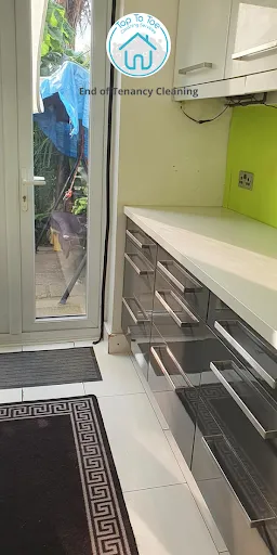 TOP TO TOE SPECIALIST CLEANING LTD